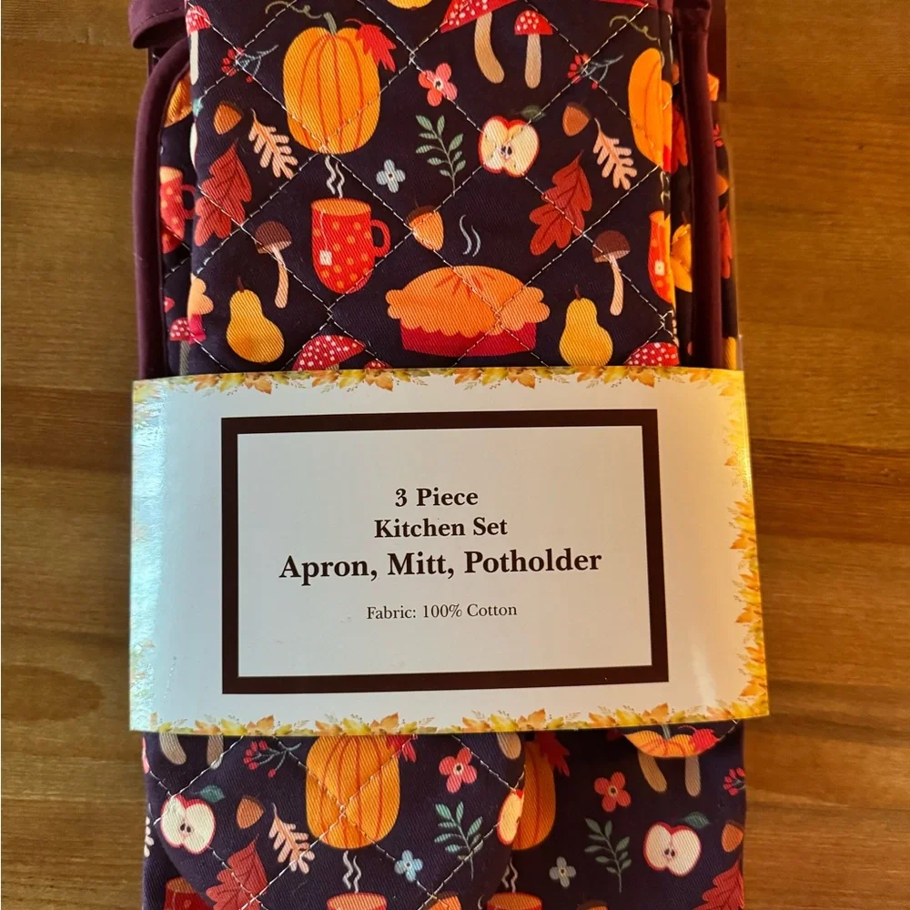 NWOT 3-Piece Kitchen Set - Apron, Mitt & Potholder